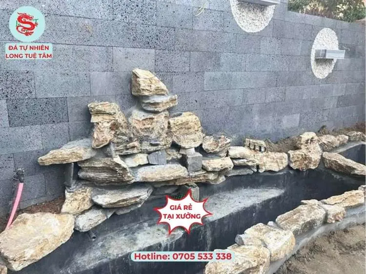 Đá tổ ong ốp tường sân vườn hồ cá