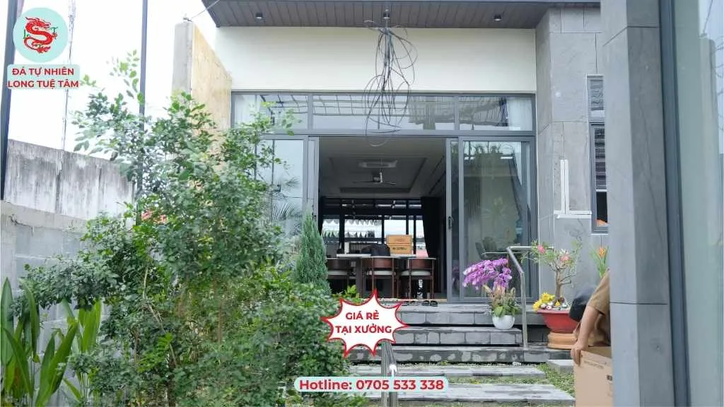 Đá tổ ong xám lát tam bậc cầu thang