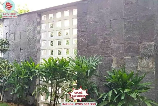 Mẫu đá ốp tường mặt tiền với đá chẻ đen