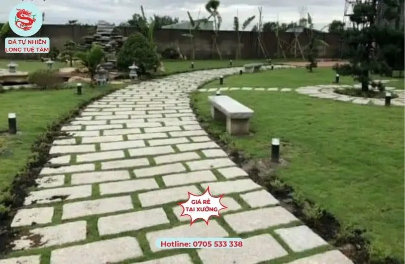 Đá chẻ lát sân xen trồng cỏ