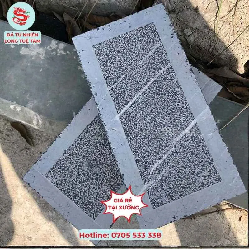Đá xanh đen băm chừa viền