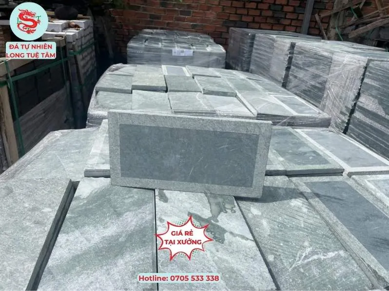 Đá xanh lát sân mài chừa viền 15x30cm