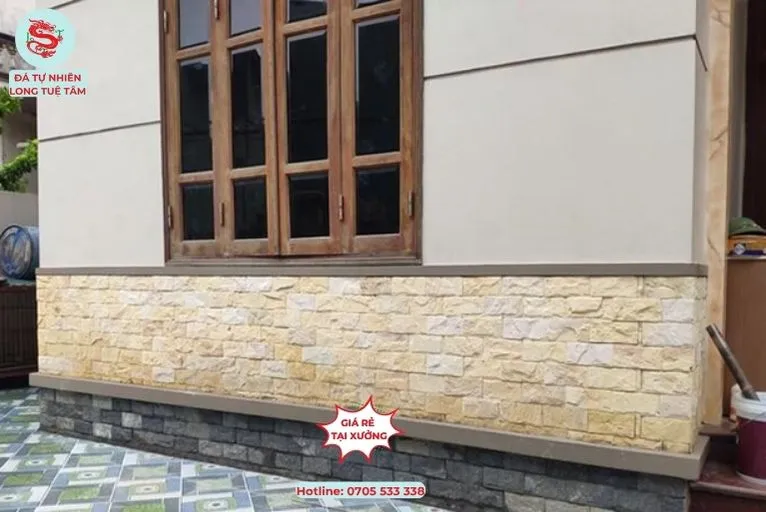Đá chân tường đẹp với đá bóc vàng