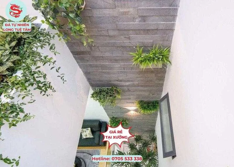 Đá ong ốp giếng trời