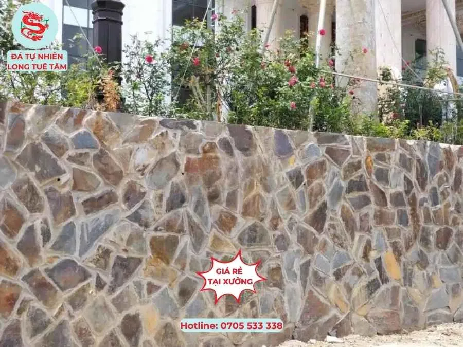 Đá ốp chân tường rào nhà ở