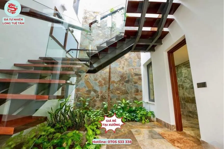 Đá ốp tường giếng trời với đá rối đá sắc