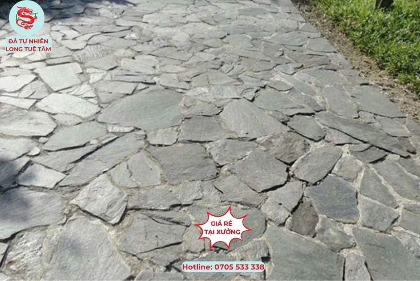Đá rối đen lát sân vườn
