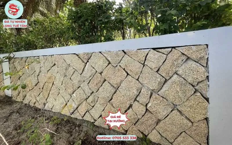 Đá rối ốp chân tường với đá rối vàng Bình Định