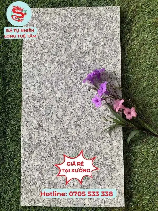 Đá trắng suối lau khò mặt